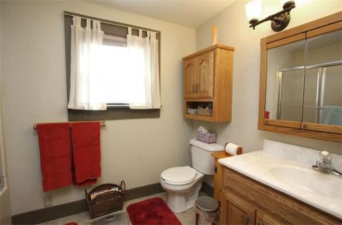 Knox County Ohio Remodeled Country Farm House with Huge Garage Spaces